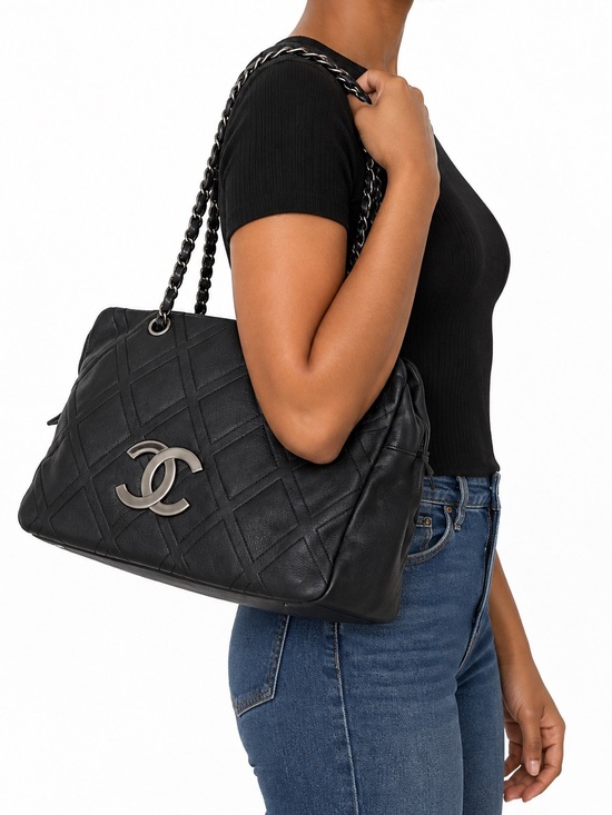 CHANEL Handbags - CHANEL Vintage 2007 Black Lambskin Leather CC Logo Medium Shoulder Bag